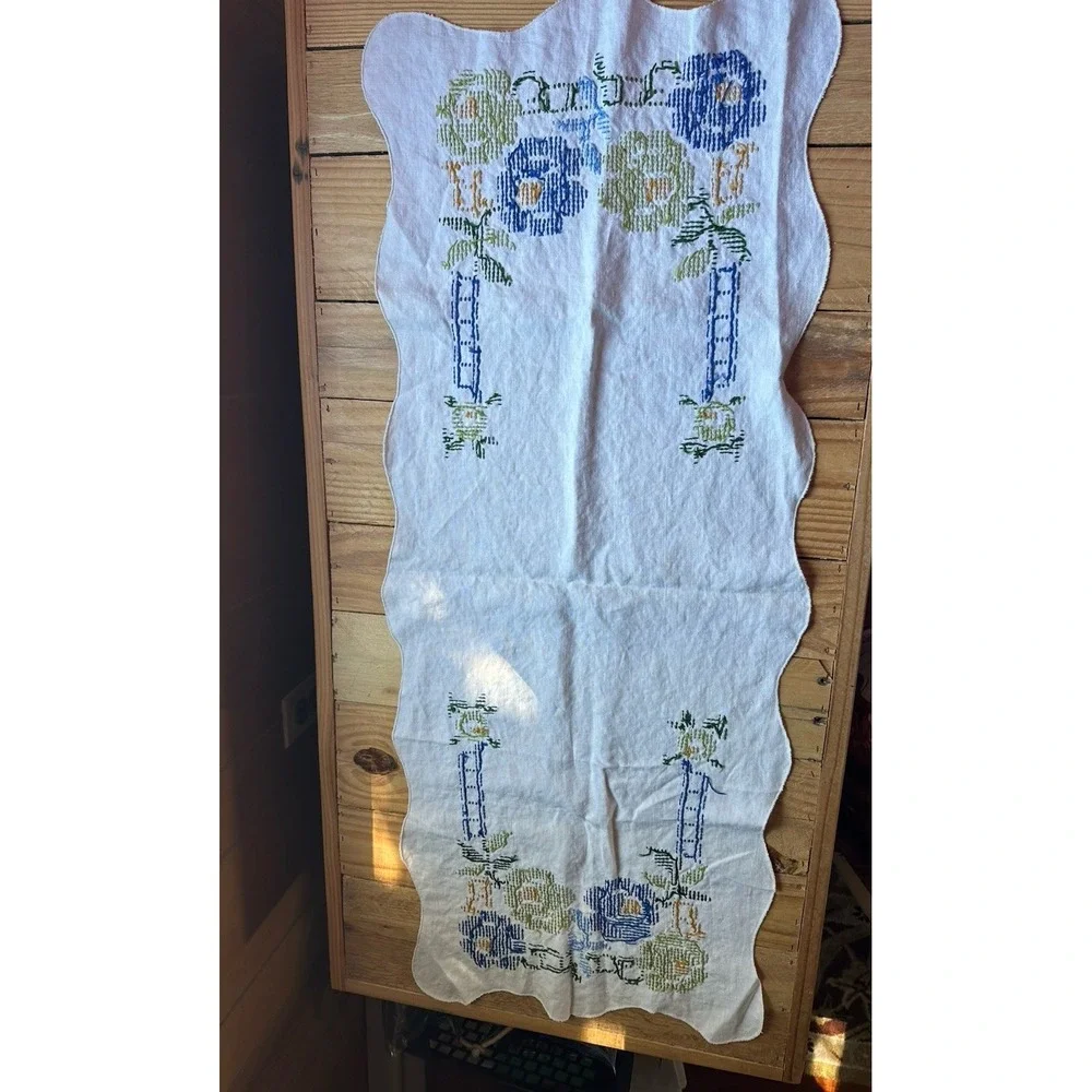 VINTAGE LINEN DRESSER DOILY TABLE RUNNER CROSS STITCH EMBROIDERY FLORAL